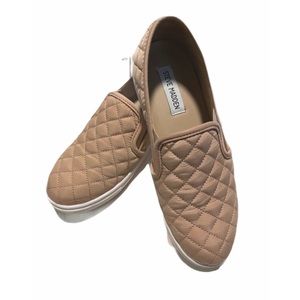 STEVE MADDEN Quilted Loafers. Size 7.5